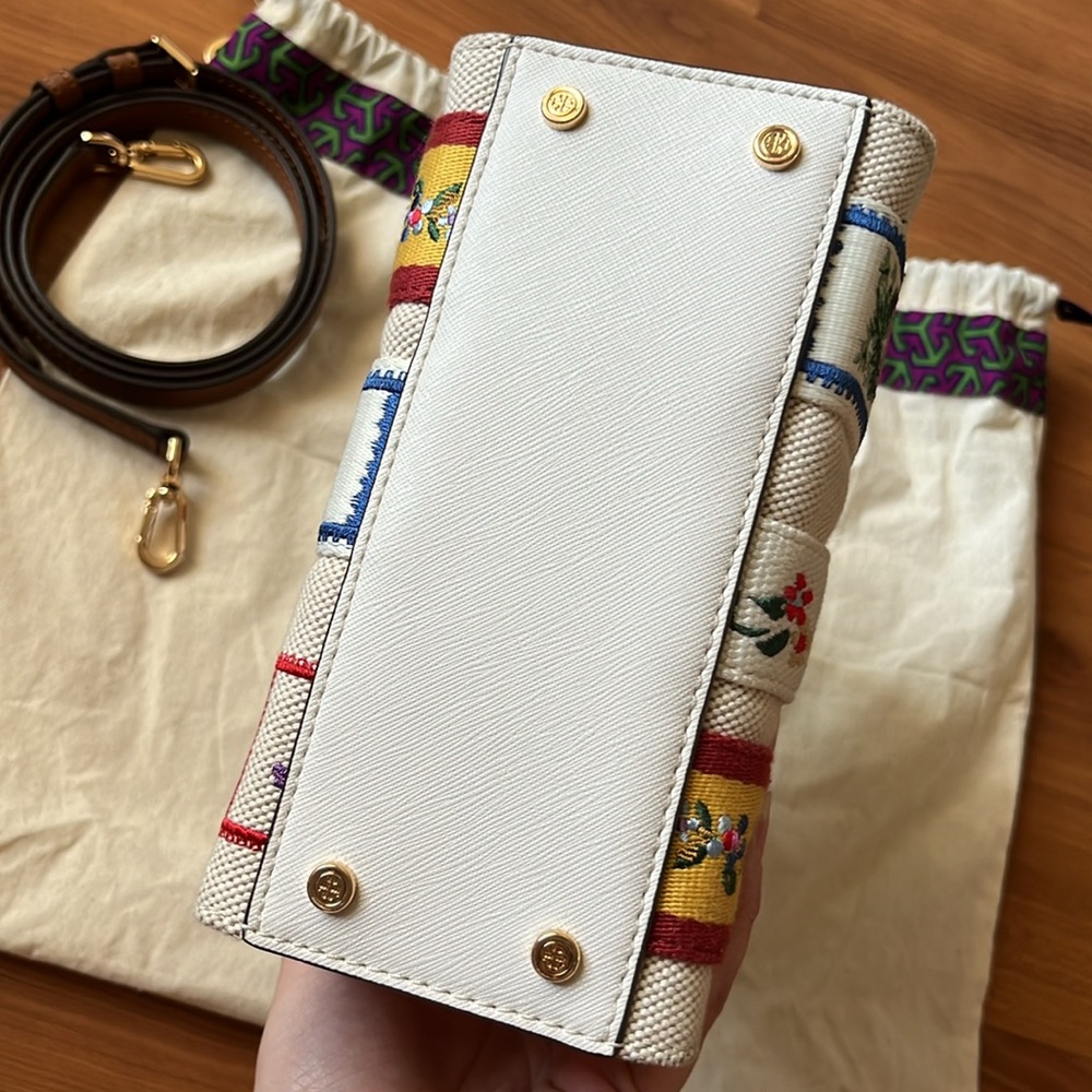 Tory Burch Emerson Satchel - Picture 4 of 11